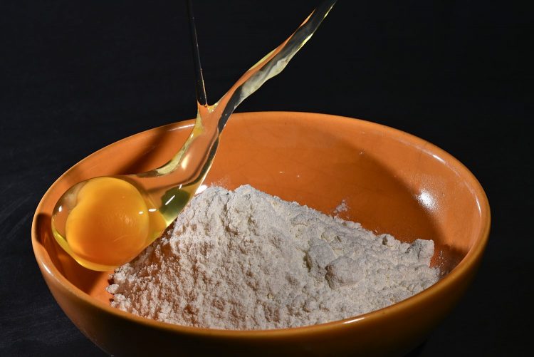 Haute vitesse Flash High speed Image figée Eclats de verre Explosion