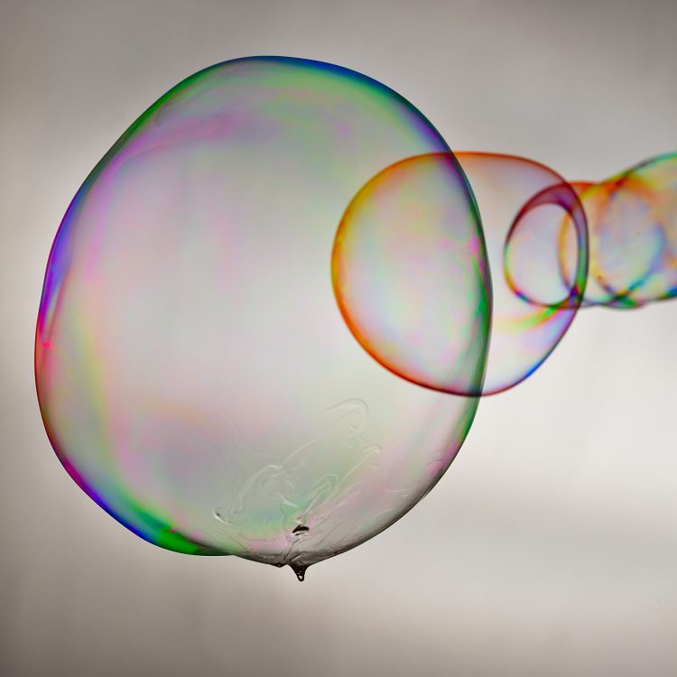 Haute vitesse Flash High speed Image figée Eclats de verre Explosion