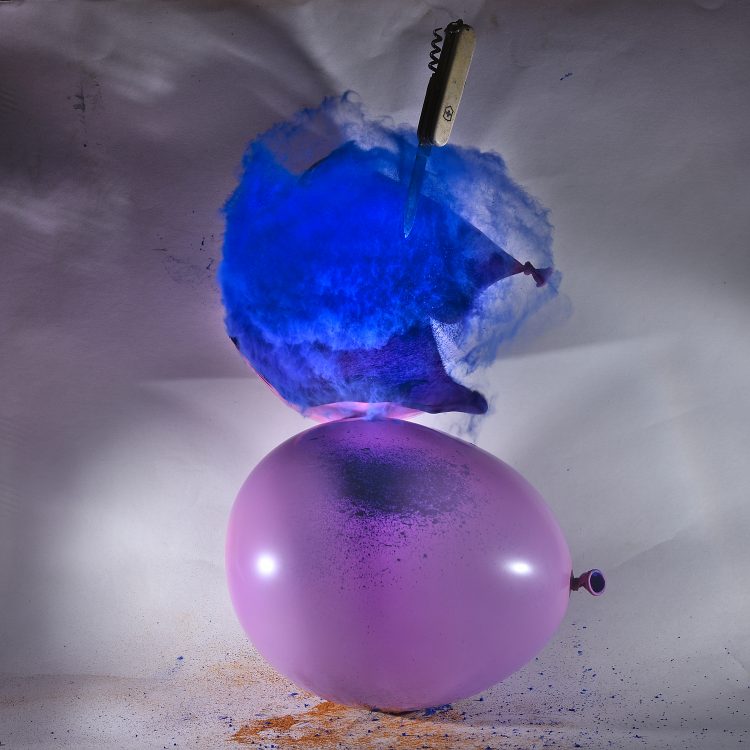 Haute vitesse Flash High speed Image figée Eclats de verre Explosion