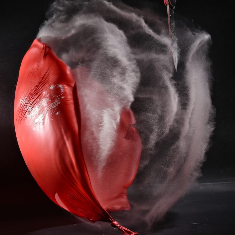 Haute vitesse Flash High speed Image figée Eclats de verre Explosion