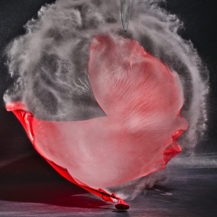 Haute vitesse Flash High speed Image figée Eclats de verre Explosion