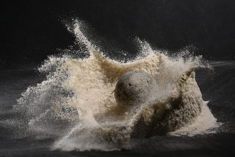 Haute vitesse Flash High speed Image figée Eclats de verre Explosion