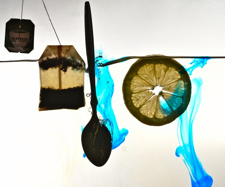 Haute vitesse Flash High speed Image figée Eclats de verre Explosion