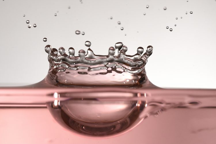 Haute vitesse Flash High speed Image figée Eclats de verre Explosion