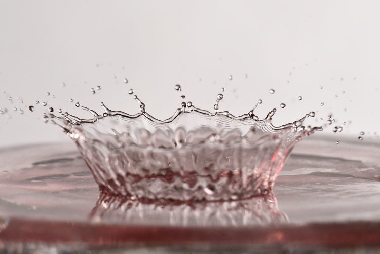 Haute vitesse Flash High speed Image figée Eclats de verre Explosion