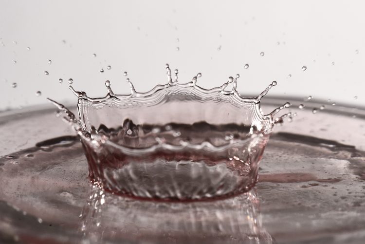 Haute vitesse Flash High speed Image figée Eclats de verre Explosion