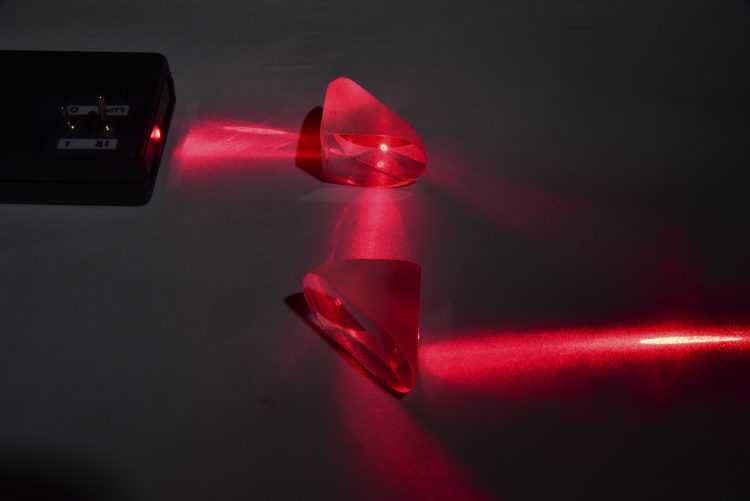 Haute vitesse Flash High speed Image figée Eclats de verre Explosion