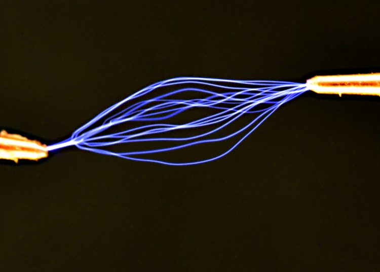 Haute vitesse Flash High speed Image figée Eclats de verre Explosion