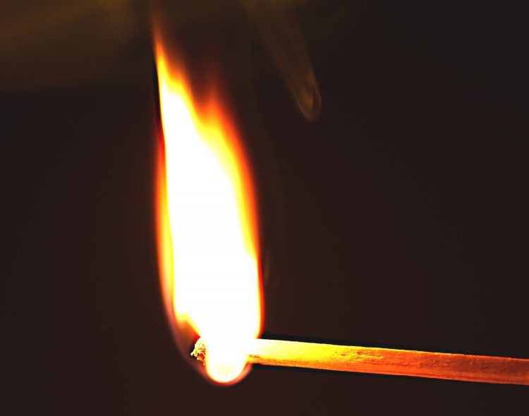 Haute vitesse Flash High speed Image figée Eclats de verre Explosion