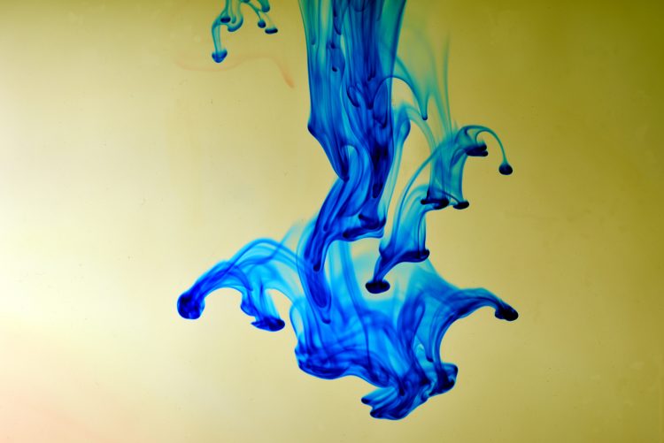 Haute vitesse Flash High speed Image figée Eclats de verre Explosion