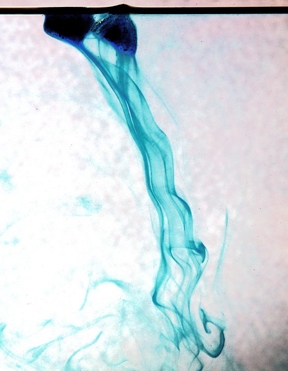 Haute vitesse Flash High speed Image figée Eclats de verre Explosion