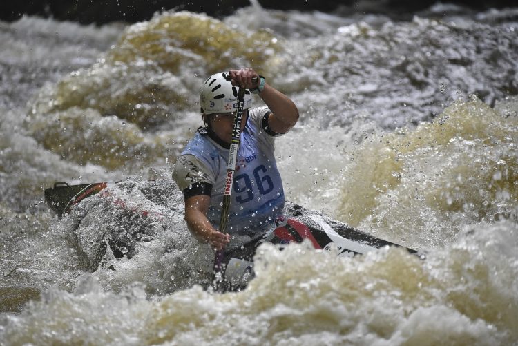Vézère Rivière sportive Canoë-Kayak Treignac Corrèze Descente Sprint Classique