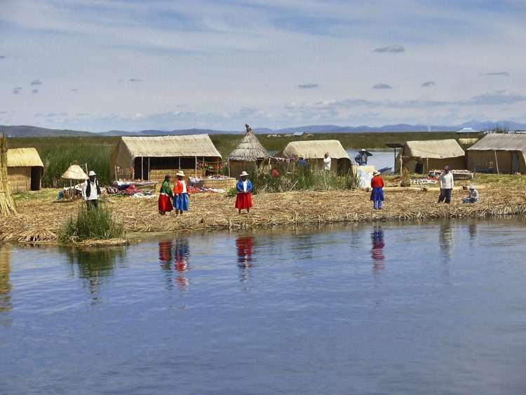 Pérou Puno Titicaca ÎlesUros Tours funéraires Sillustani