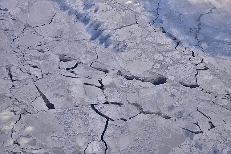 Avion vue aérienne hublot voyage banquise