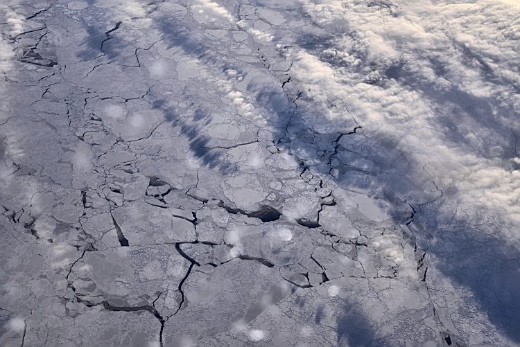 Avion vue aérienne hublot voyage banquise