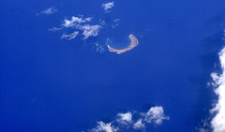 Molokini crater Avion vue aérienne hublot voyage côte déserte