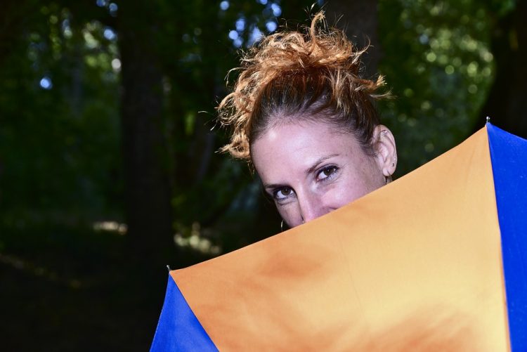 Portrait Contre-jour Capeline Chapeau Rousse Jeune femme Flash Réflecteur