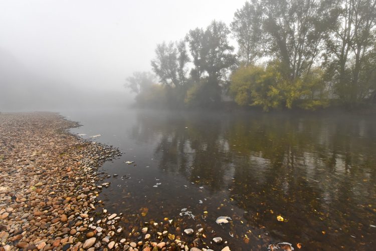 Rivière Dordogne Brume Lever Soleil Couleur Automne Cingle de Montfort Château Reflets