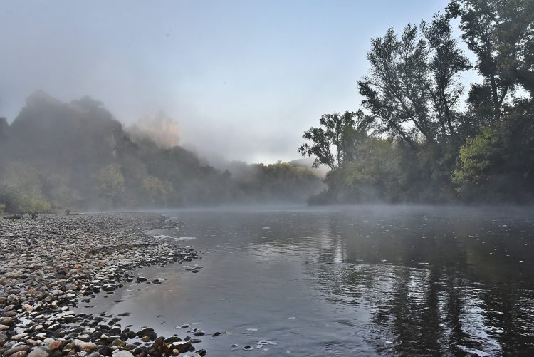 Rivière Dordogne Brume Lever Soleil Couleur Automne Cingle de Montfort Château Reflets