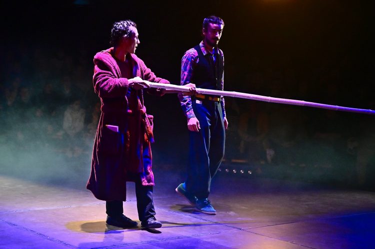 Spectacle Ocho Cirque Baraka Boulazac Lamoura Arts du cirque Circassien