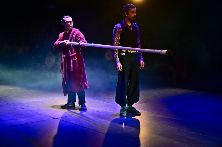 Spectacle Ocho Cirque Baraka Boulazac Lamoura Arts du cirque Circassien