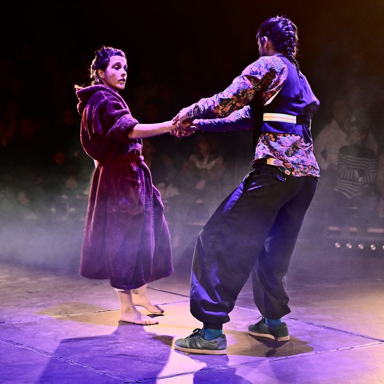 Spectacle Ocho Cirque Baraka Boulazac Lamoura Arts du cirque Circassien