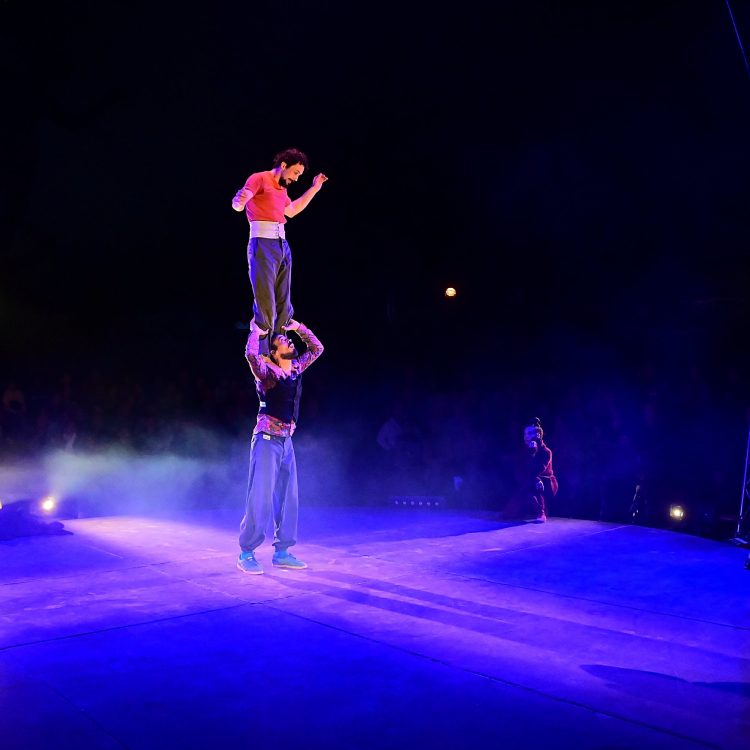 Spectacle Ocho Cirque Baraka Boulazac Lamoura Arts du cirque Circassien
