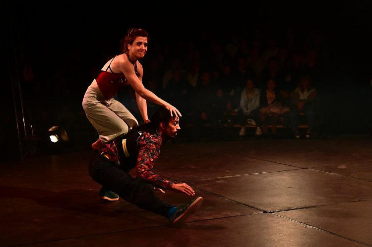 Spectacle Ocho Cirque Baraka Boulazac Lamoura Arts du cirque Circassien