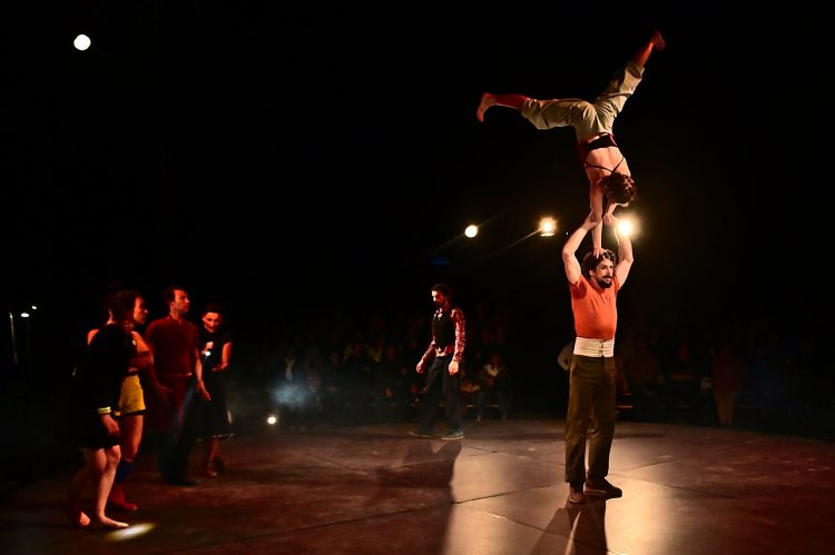 Spectacle Ocho Cirque Baraka Boulazac Lamoura Arts du cirque Circassien
