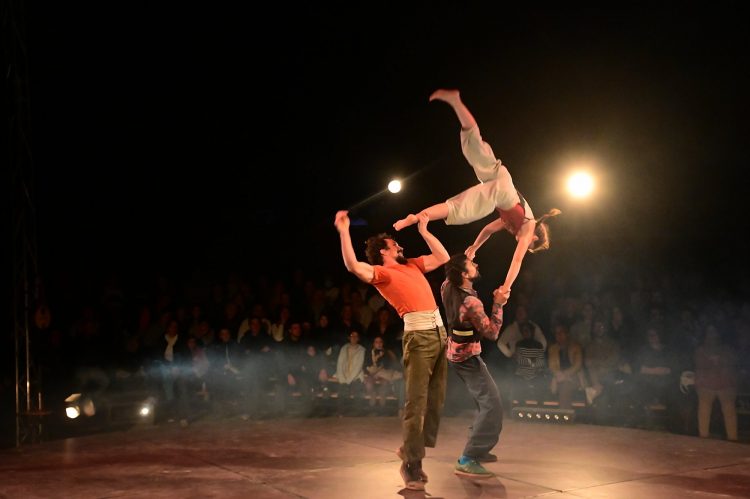 Spectacle Ocho Cirque Baraka Boulazac Lamoura Arts du cirque Circassien