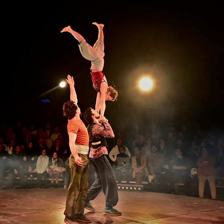 Spectacle Ocho Cirque Baraka Boulazac Lamoura Arts du cirque Circassien