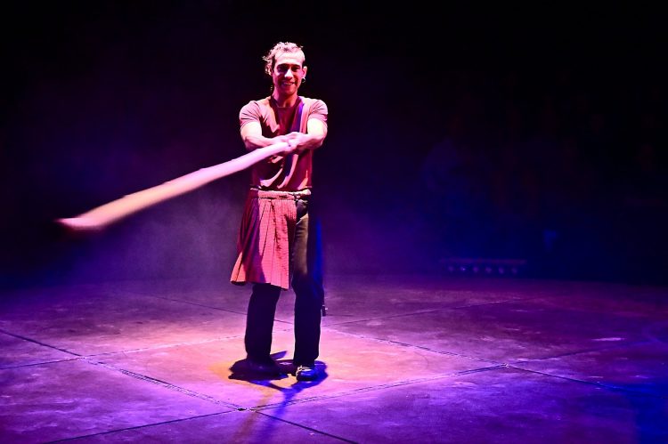 Spectacle Ocho Cirque Baraka Boulazac Lamoura Arts du cirque Circassien