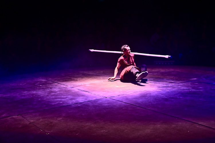 Spectacle Ocho Cirque Baraka Boulazac Lamoura Arts du cirque Circassien