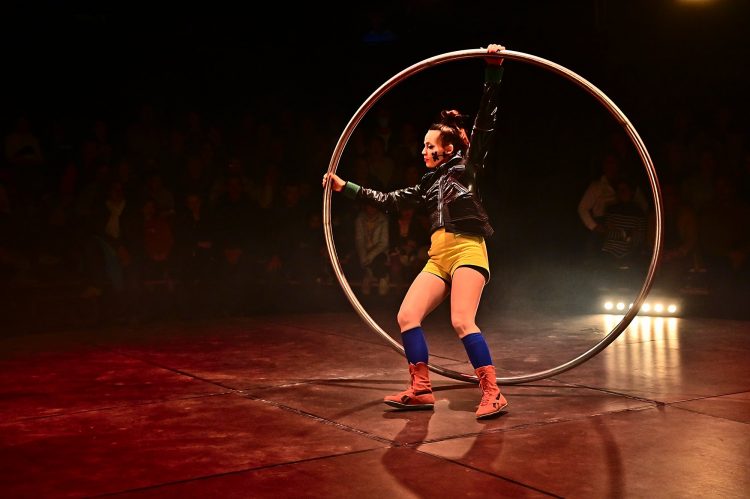 Spectacle Ocho Cirque Baraka Boulazac Lamoura Arts du cirque Circassien