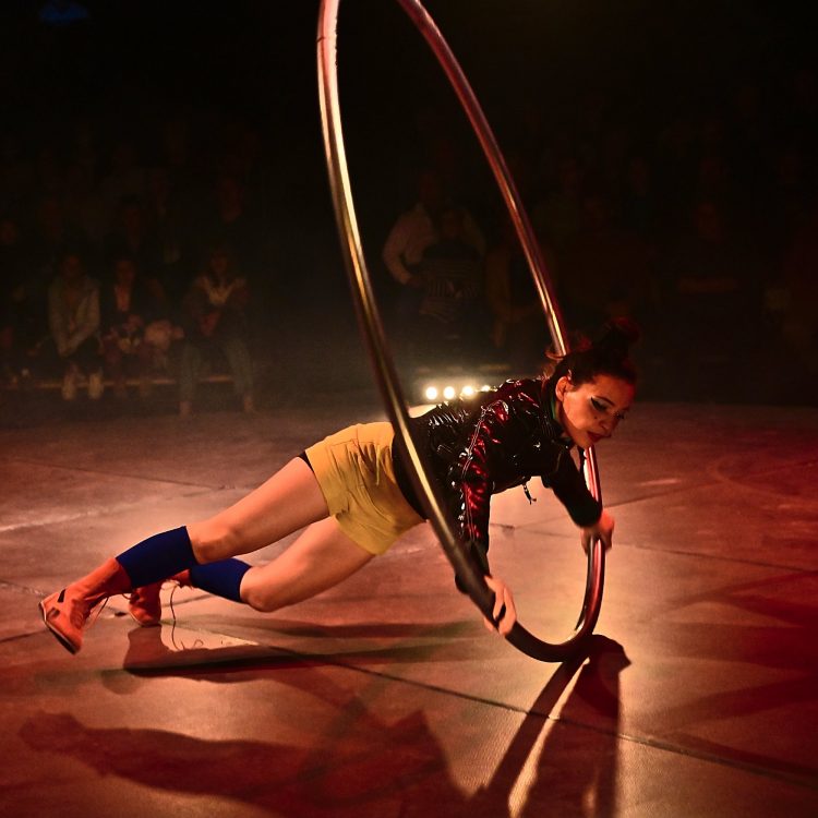 Spectacle Ocho Cirque Baraka Boulazac Lamoura Arts du cirque Circassien