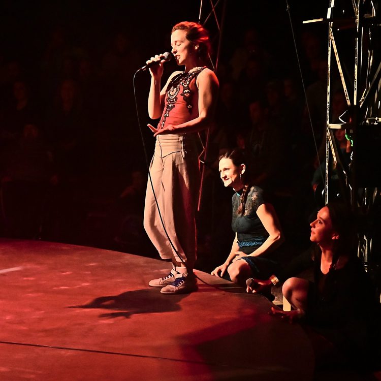 Spectacle Ocho Cirque Baraka Boulazac Lamoura Arts du cirque Circassien