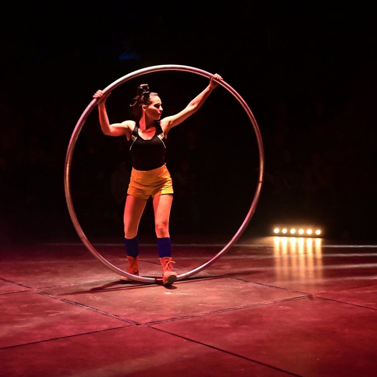 Spectacle Ocho Cirque Baraka Boulazac Lamoura Arts du cirque Circassien