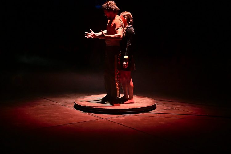 Spectacle Ocho Cirque Baraka Boulazac Lamoura Arts du cirque Circassien