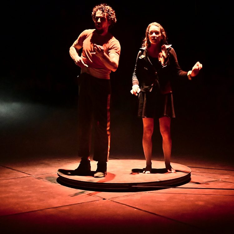 Spectacle Ocho Cirque Baraka Boulazac Lamoura Arts du cirque Circassien