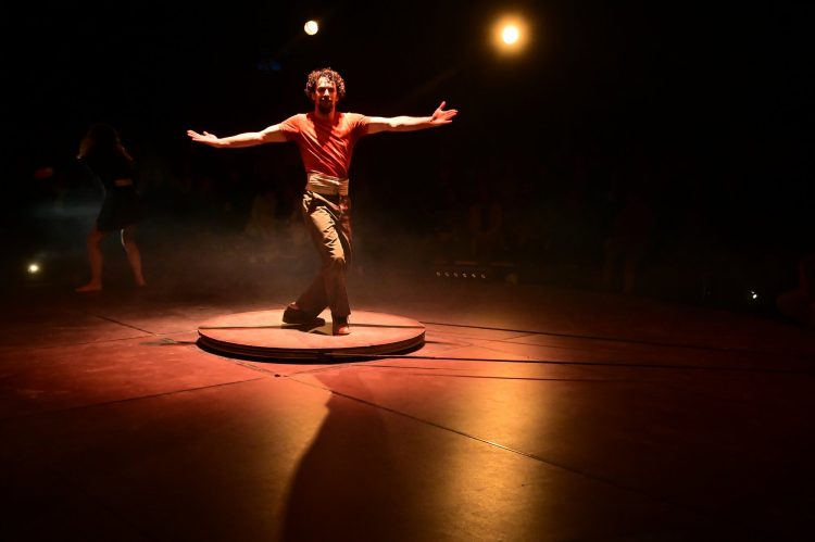 Spectacle Ocho Cirque Baraka Boulazac Lamoura Arts du cirque Circassien