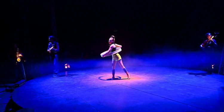 Spectacle Ocho Cirque Baraka Boulazac Lamoura Arts du cirque Circassien