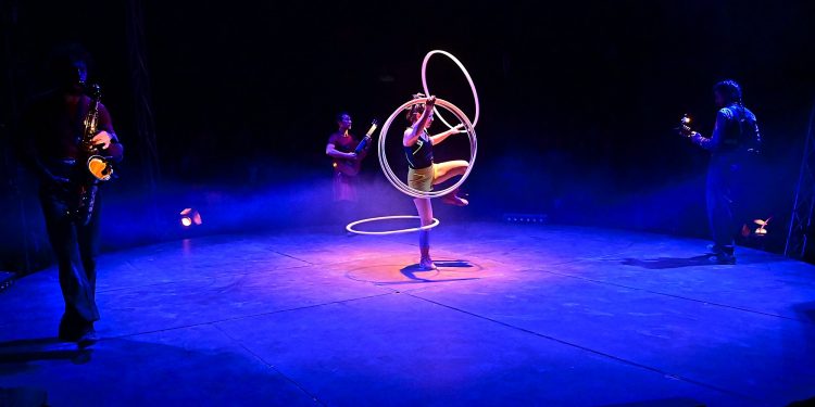 Spectacle Ocho Cirque Baraka Boulazac Lamoura Arts du cirque Circassien