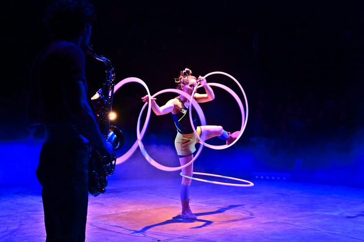 Spectacle Ocho Cirque Baraka Boulazac Lamoura Arts du cirque Circassien