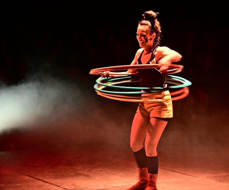 Spectacle Ocho Cirque Baraka Boulazac Lamoura Arts du cirque Circassien