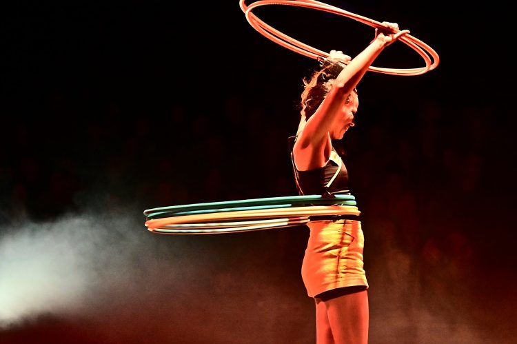 Spectacle Ocho Cirque Baraka Boulazac Lamoura Arts du cirque Circassien