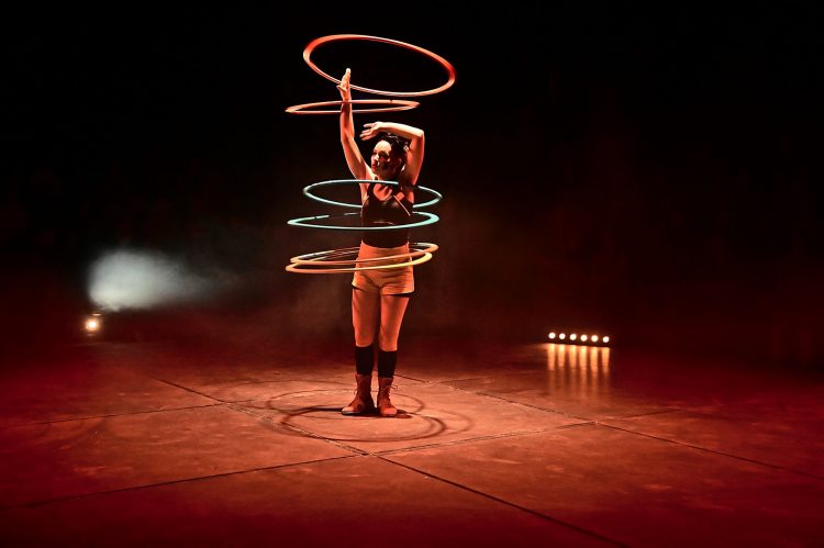 Spectacle Ocho Cirque Baraka Boulazac Lamoura Arts du cirque Circassien