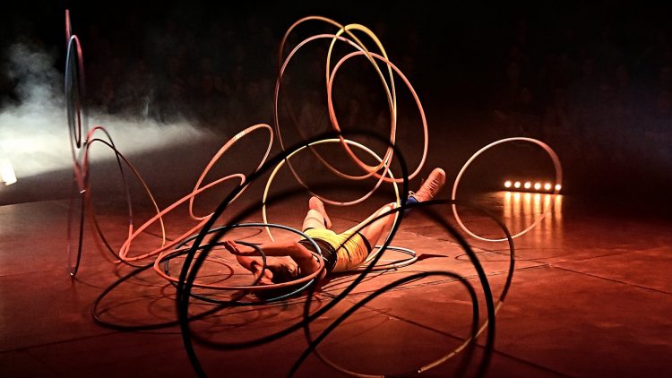 Spectacle Ocho Cirque Baraka Boulazac Lamoura Arts du cirque Circassien