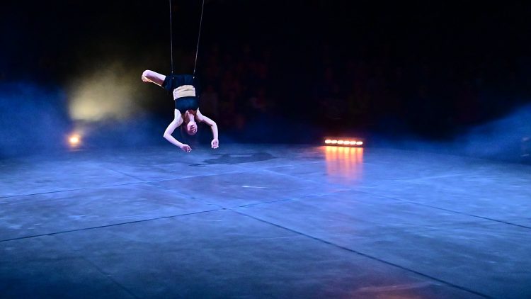 Spectacle Ocho Cirque Baraka Boulazac Lamoura Arts du cirque Circassien