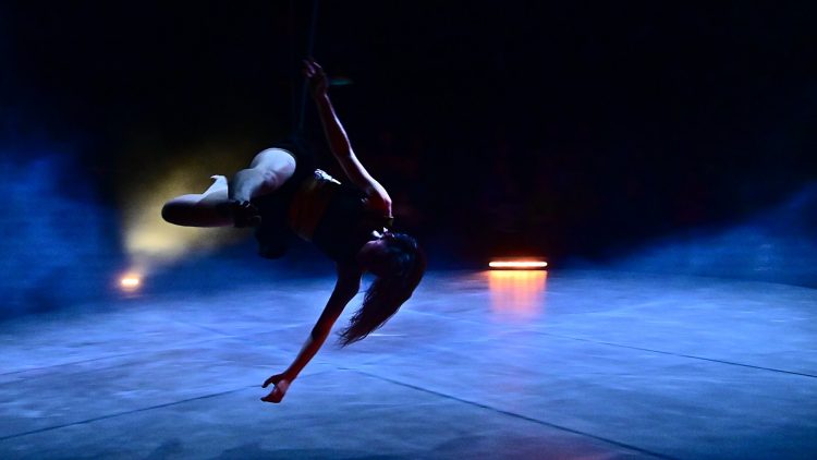 Spectacle Ocho Cirque Baraka Boulazac Lamoura Arts du cirque Circassien