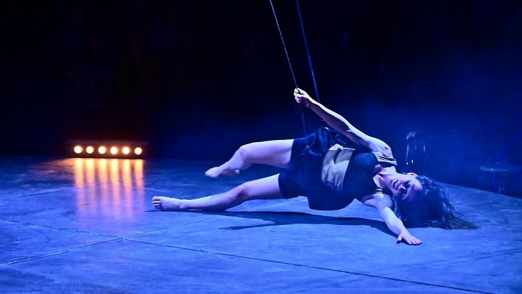 Spectacle Ocho Cirque Baraka Boulazac Lamoura Arts du cirque Circassien